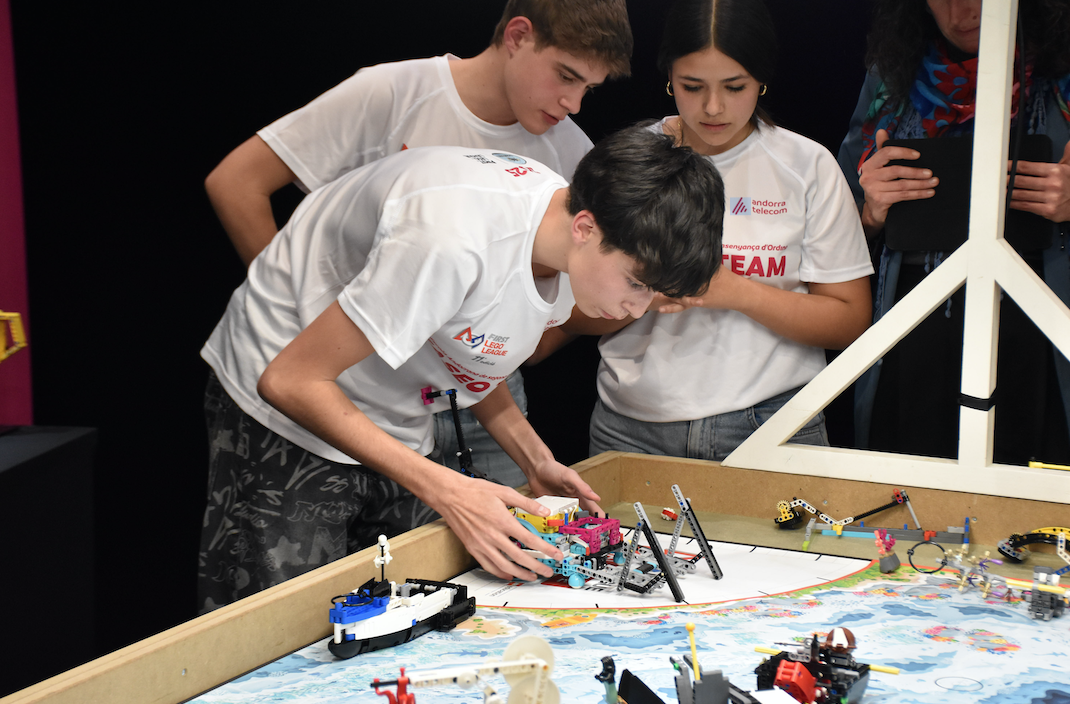 L’escola Sant Ermengol s’emporta tres premis en l’onzena edició de la First Lego League